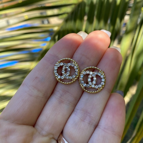 New 18k gold plated gorgeous earrings - Picture 3 of 5